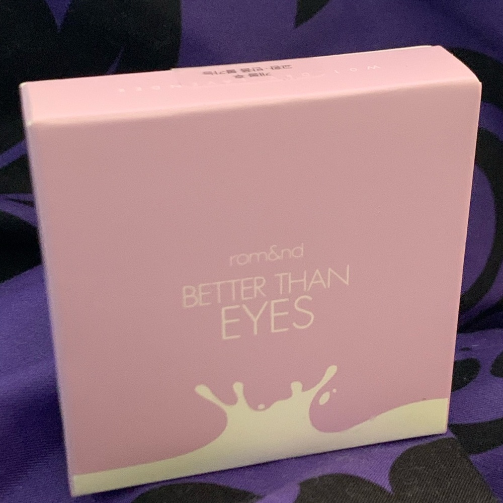 Better Than Eyes Eyeshadow Palette - Pink rom&nd high end brand